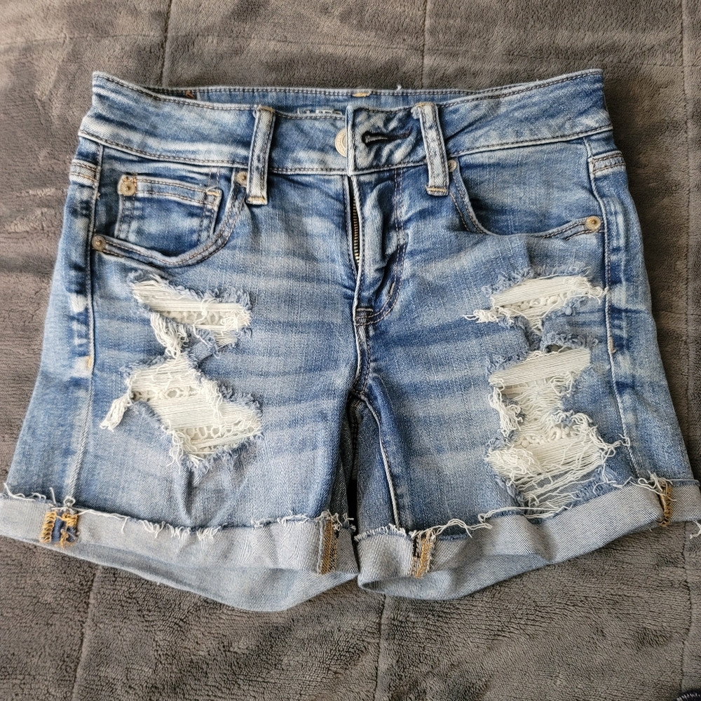 American Eagle Low Rise Ripped Jean Shorts Size 4